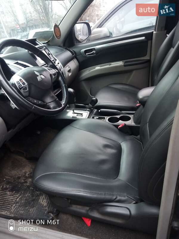 Позашляховик / Кросовер Mitsubishi Pajero 2014 в Києві