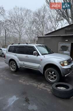 Внедорожник / Кроссовер Mitsubishi Pajero 2000 в 