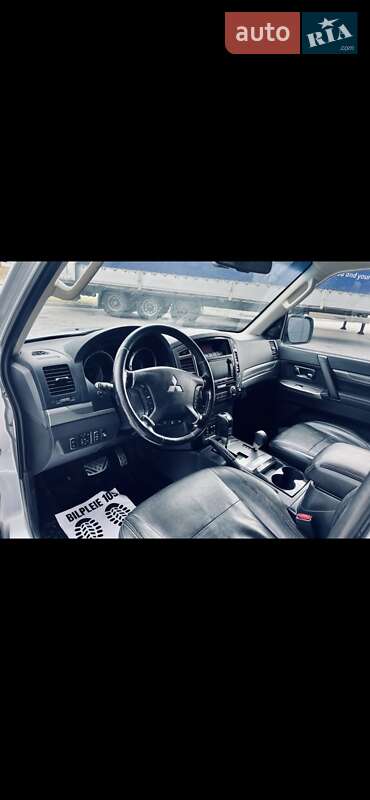 Внедорожник / Кроссовер Mitsubishi Pajero 2014 в Ровно
