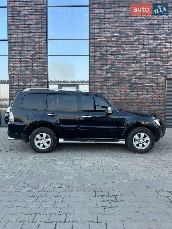 Внедорожник / Кроссовер Mitsubishi Pajero 2008 в Черновцах