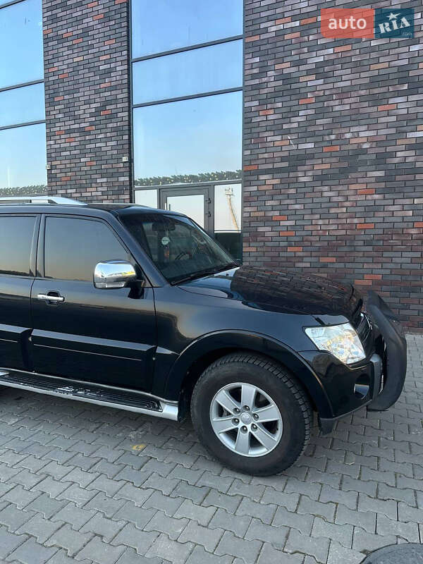 Внедорожник / Кроссовер Mitsubishi Pajero 2008 в Черновцах