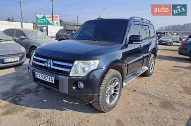 Внедорожник / Кроссовер Mitsubishi Pajero 2010 в 