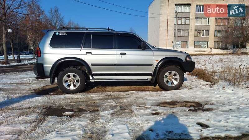Внедорожник / Кроссовер Mitsubishi Pajero 2001 в Харькове
