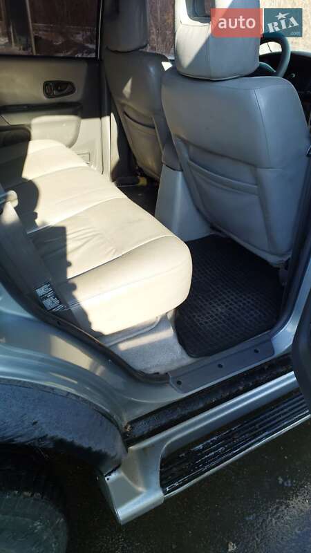 Внедорожник / Кроссовер Mitsubishi Pajero 2001 в Харькове