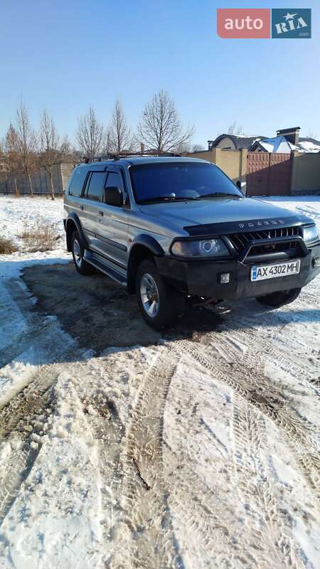 Внедорожник / Кроссовер Mitsubishi Pajero 2001 в Харькове