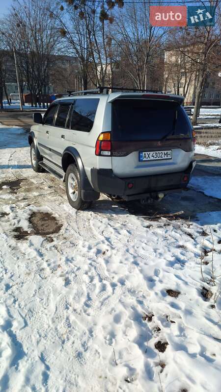 Внедорожник / Кроссовер Mitsubishi Pajero 2001 в Харькове