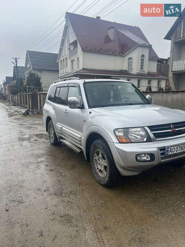Внедорожник / Кроссовер Mitsubishi Pajero 2001 в Ужгороде