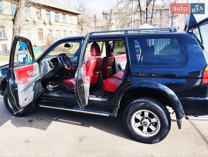 Внедорожник / Кроссовер Mitsubishi Pajero 2000 в Киеве