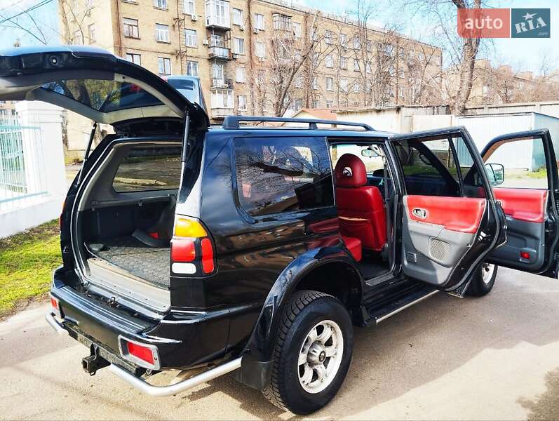 Внедорожник / Кроссовер Mitsubishi Pajero 2000 в Киеве
