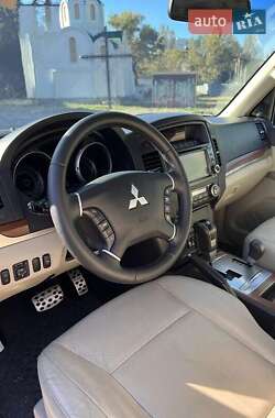Внедорожник / Кроссовер Mitsubishi Pajero 2008 в 
