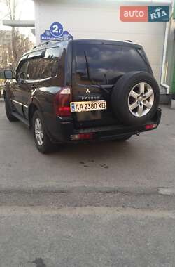 Внедорожник / Кроссовер Mitsubishi Pajero 2006 в 