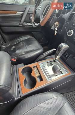 Внедорожник / Кроссовер Mitsubishi Pajero 2007 в 