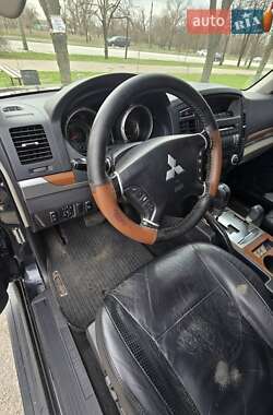 Внедорожник / Кроссовер Mitsubishi Pajero 2007 в 