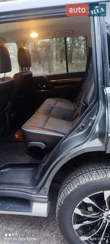 Позашляховик / Кросовер Mitsubishi Pajero 2016 в Смілі