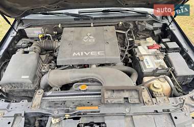 Внедорожник / Кроссовер Mitsubishi Pajero 2008 в 