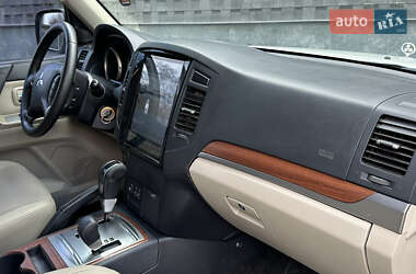 Позашляховик / Кросовер Mitsubishi Pajero 2008 в 
