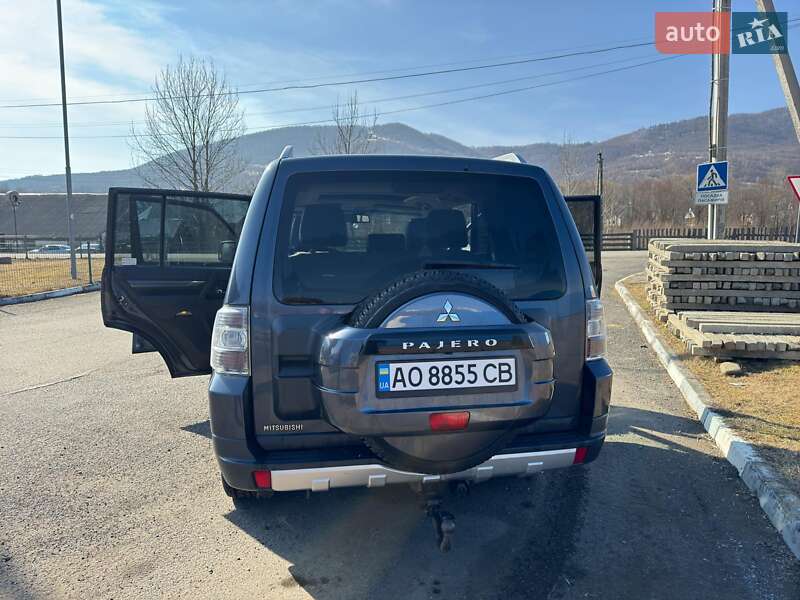 Внедорожник / Кроссовер Mitsubishi Pajero 2007 в Межгорье