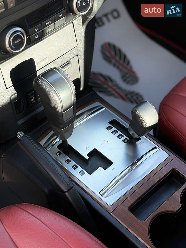 Позашляховик / Кросовер Mitsubishi Pajero 2008 в Києві