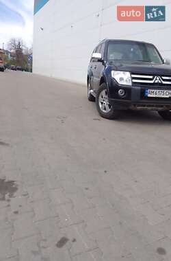 Внедорожник / Кроссовер Mitsubishi Pajero 2007 в 