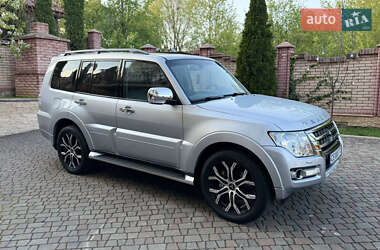 Внедорожник / Кроссовер Mitsubishi Pajero 2017 в 
