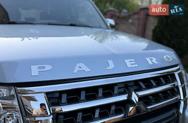 Внедорожник / Кроссовер Mitsubishi Pajero 2017 в 