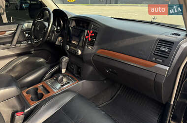 Внедорожник / Кроссовер Mitsubishi Pajero 2007 в 