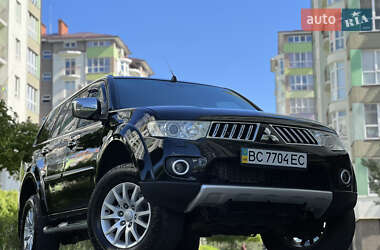 Позашляховик / Кросовер Mitsubishi Pajero 2011 в 