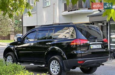 Позашляховик / Кросовер Mitsubishi Pajero 2011 в 