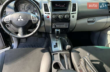 Позашляховик / Кросовер Mitsubishi Pajero 2011 в 