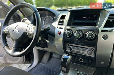 Позашляховик / Кросовер Mitsubishi Pajero 2011 в 