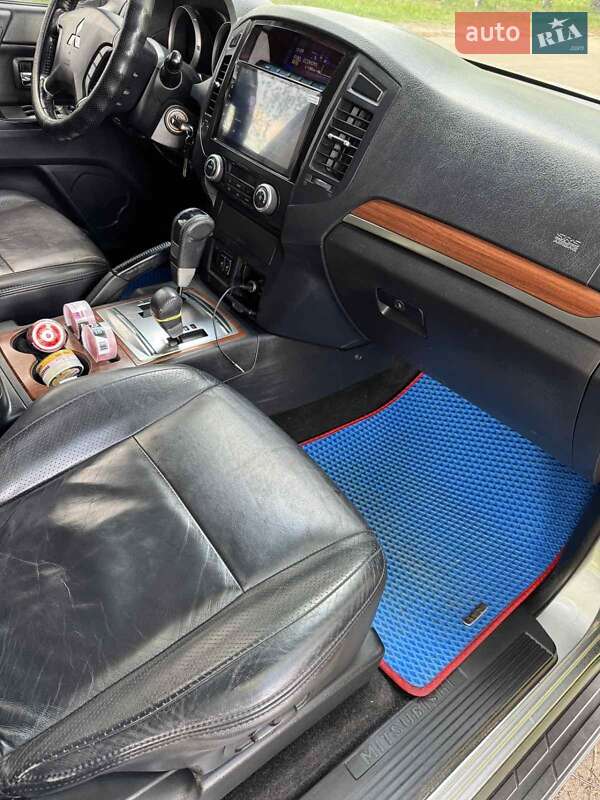 Позашляховик / Кросовер Mitsubishi Pajero 2008 в Харкові