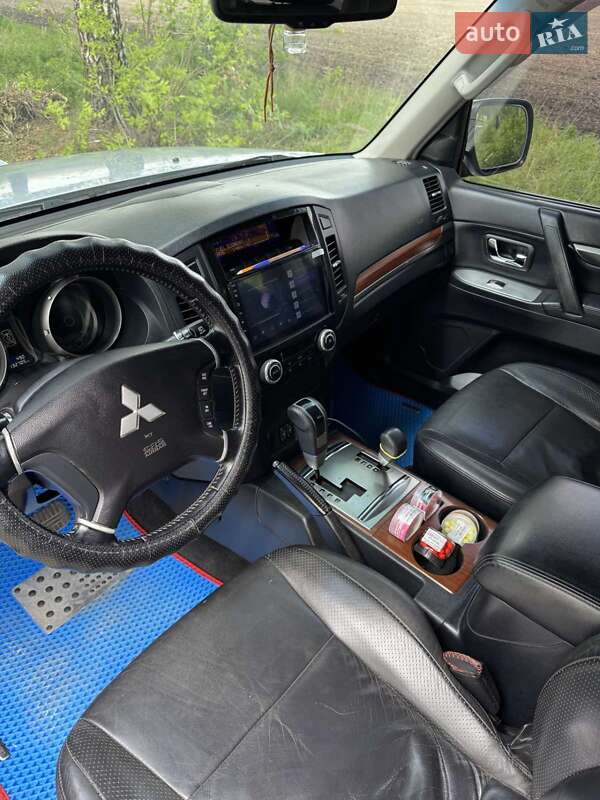 Позашляховик / Кросовер Mitsubishi Pajero 2008 в Харкові