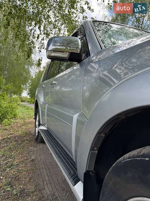 Позашляховик / Кросовер Mitsubishi Pajero 2008 в Харкові