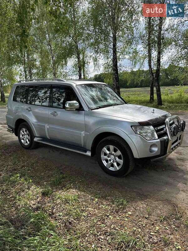 Позашляховик / Кросовер Mitsubishi Pajero 2008 в Харкові