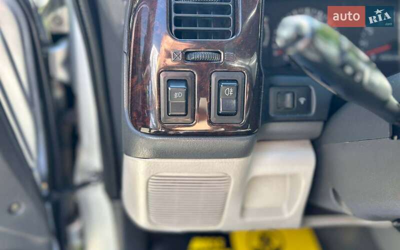 Позашляховик / Кросовер Mitsubishi Pajero 2003 в Чернівцях