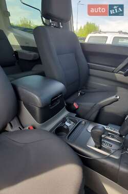Внедорожник / Кроссовер Mitsubishi Pajero 2006 в 