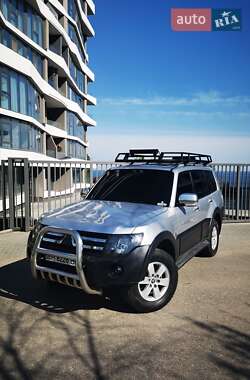 Внедорожник / Кроссовер Mitsubishi Pajero 2007 в 