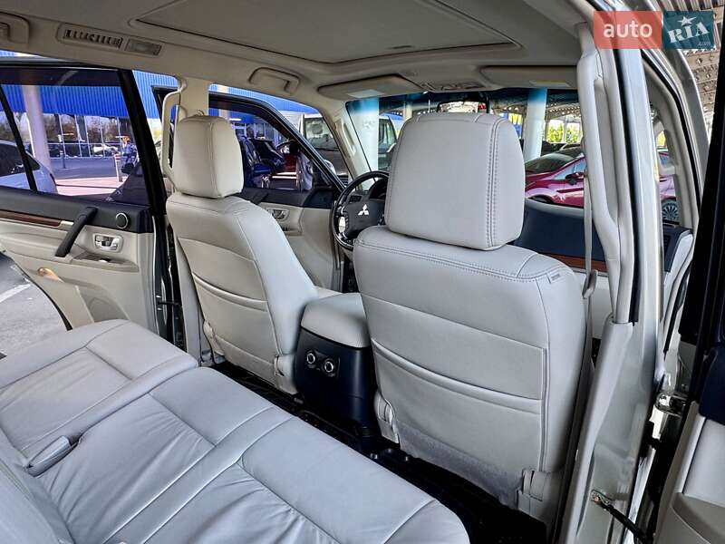 Позашляховик / Кросовер Mitsubishi Pajero 2008 в Дніпрі