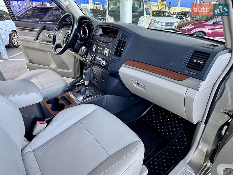 Позашляховик / Кросовер Mitsubishi Pajero 2008 в Дніпрі