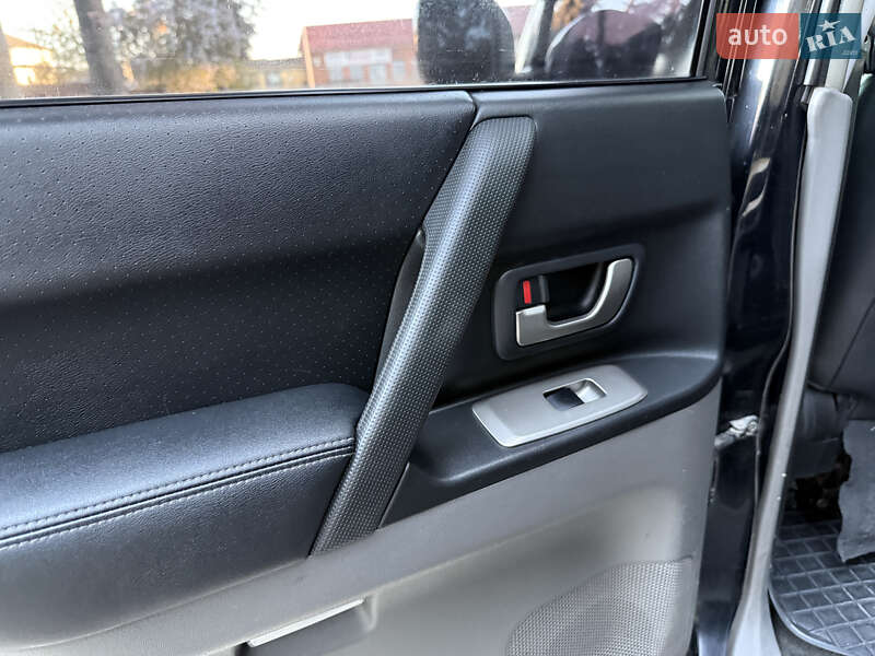 Внедорожник / Кроссовер Mitsubishi Pajero 2004 в Виннице