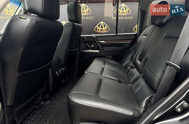 Позашляховик / Кросовер Mitsubishi Pajero 2012 в 