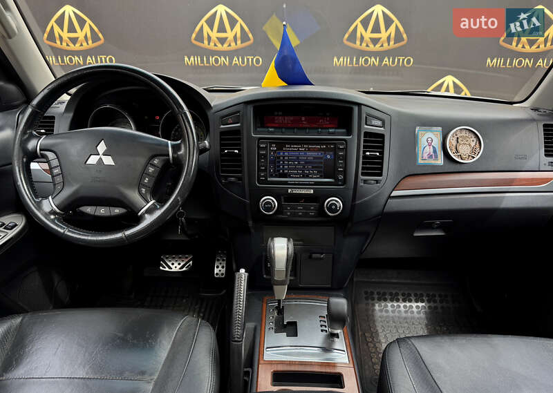 Внедорожник / Кроссовер Mitsubishi Pajero 2012 в Киеве