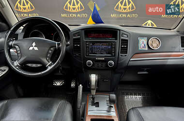 Позашляховик / Кросовер Mitsubishi Pajero 2012 в 