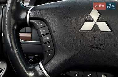 Позашляховик / Кросовер Mitsubishi Pajero 2012 в 