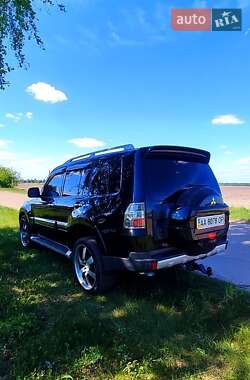 Внедорожник / Кроссовер Mitsubishi Pajero 2007 в 