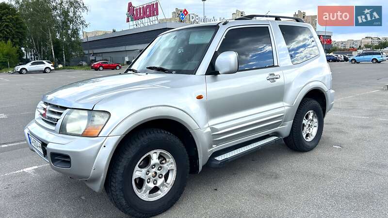Внедорожник / Кроссовер Mitsubishi Pajero 2000 в 