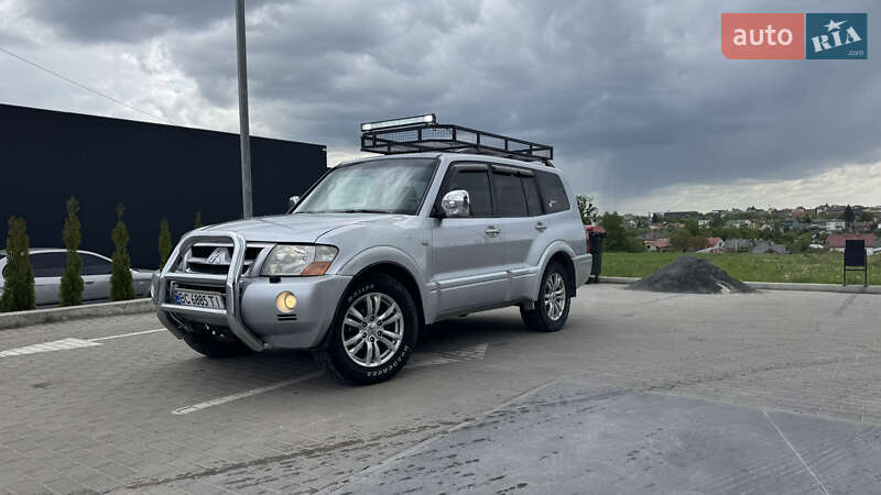 Mitsubishi Pajero 2004
