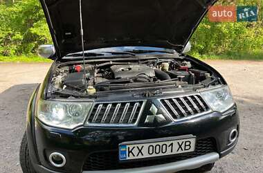 Внедорожник / Кроссовер Mitsubishi Pajero 2013 в 