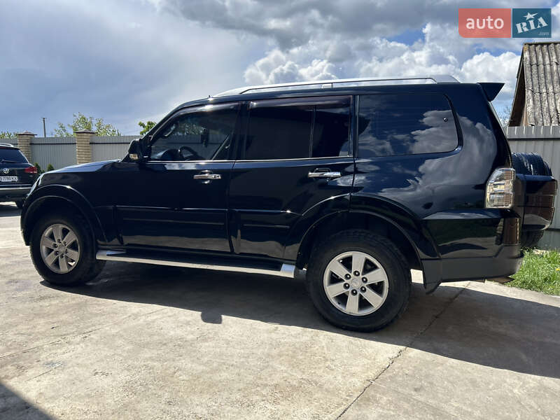 Позашляховик / Кросовер Mitsubishi Pajero 2008 в 