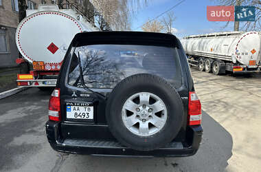Внедорожник / Кроссовер Mitsubishi Pajero 2006 в 